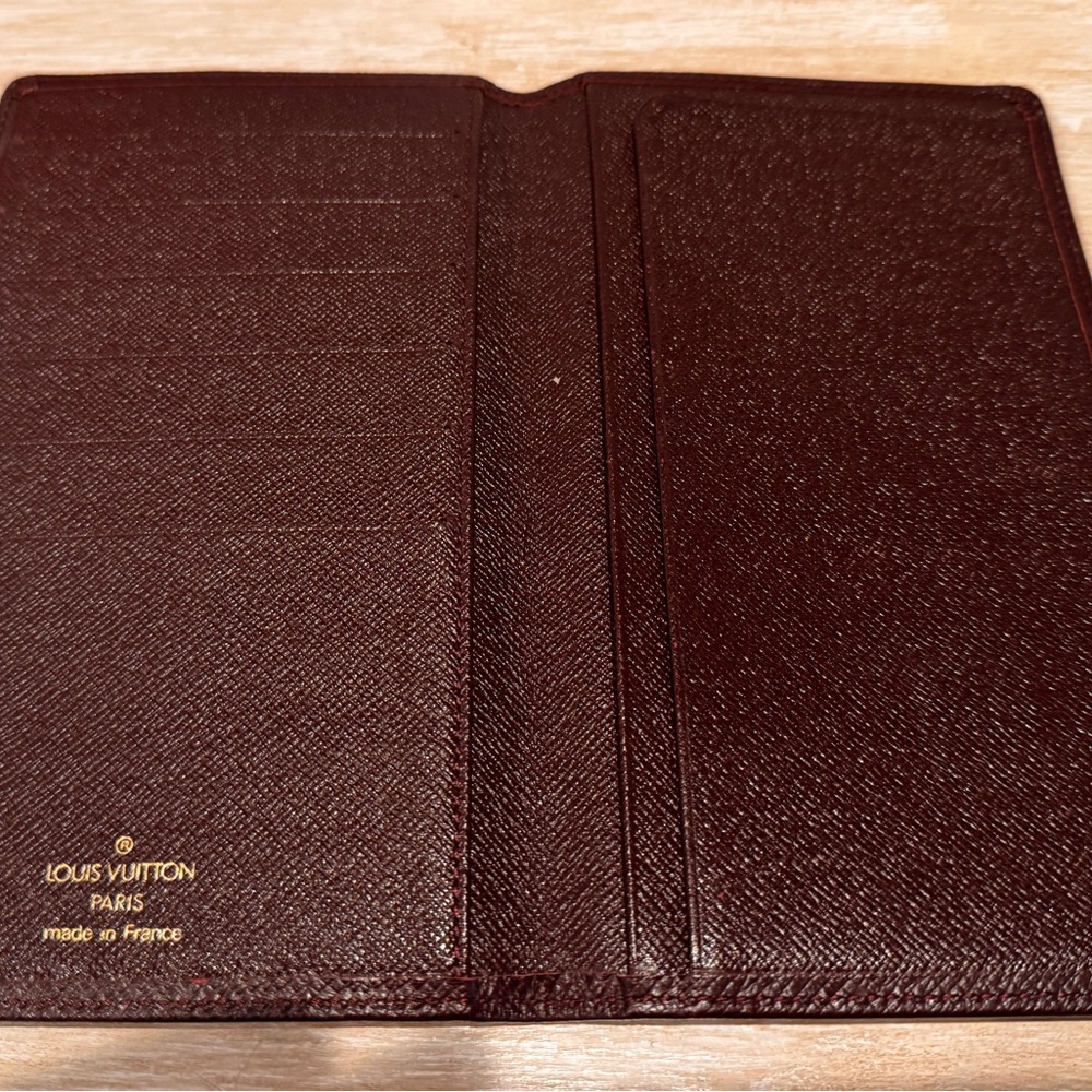 Louis Vuitton Taiga Leather Porte-Valeurs Credit Vertical Burgundy EUC - Picture 4 of 6